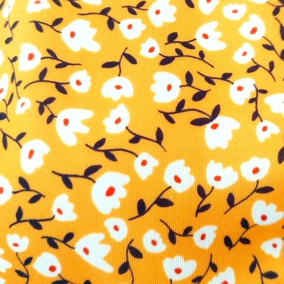 Yellow Daisy pattern bikini top - Picture 3 of 4